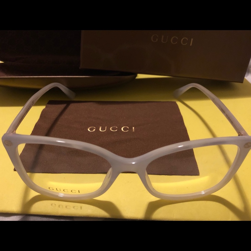 White Gucci gold logos glasses!
